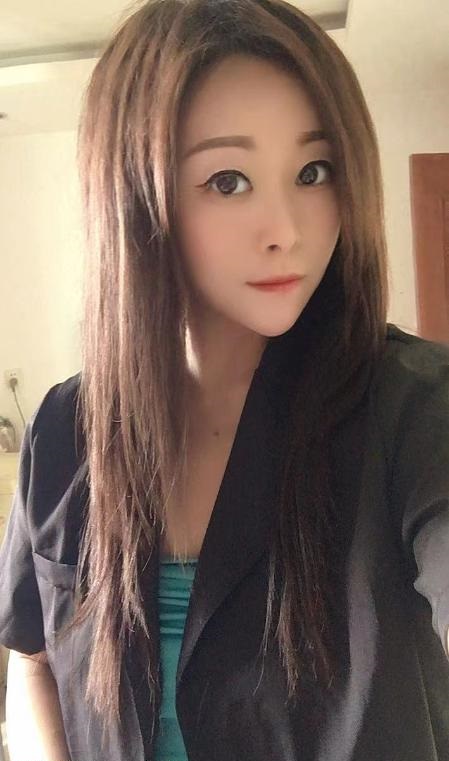 兼职美女少妇，大胸美腿可以足交