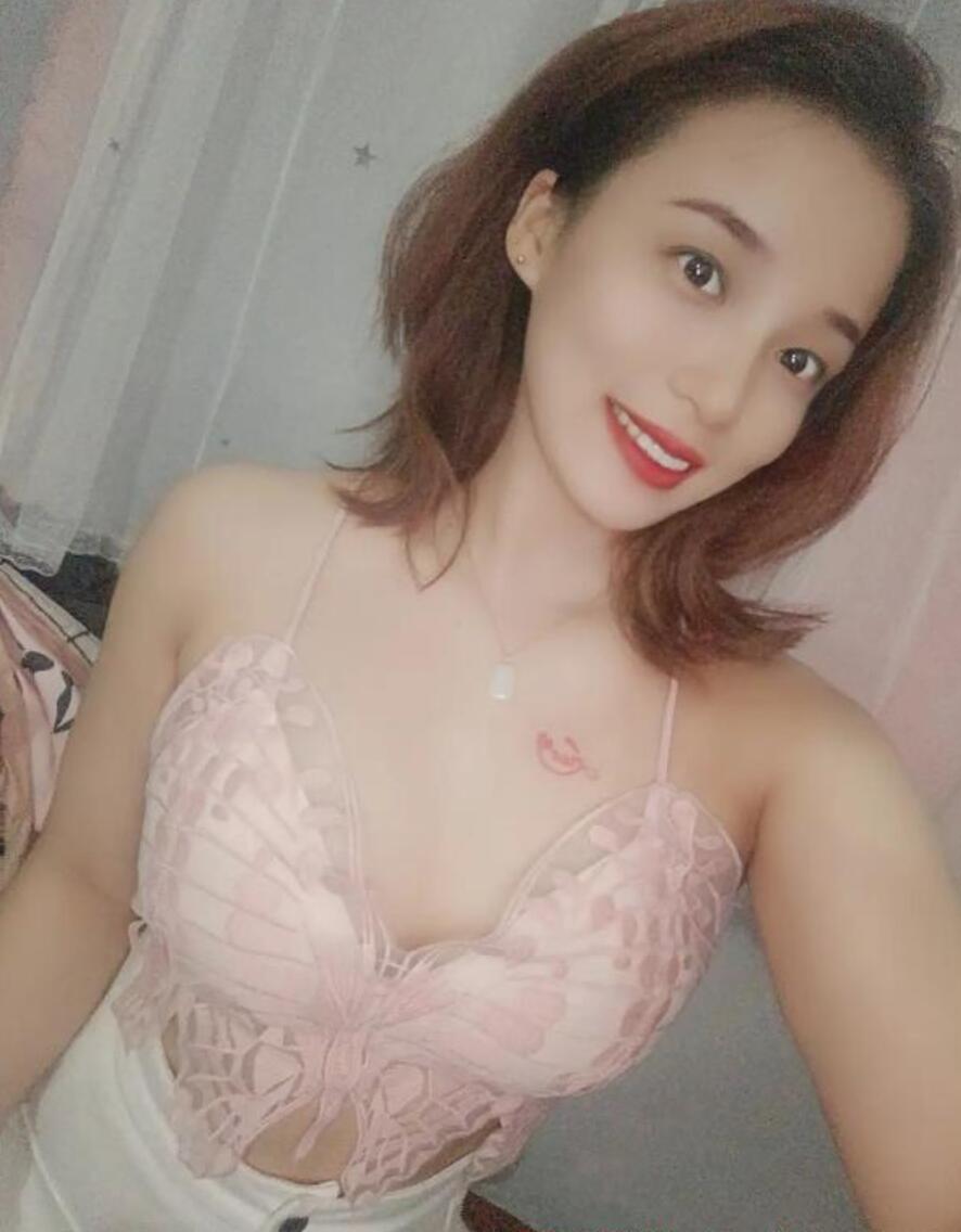 西门高颜值00后嫩妹