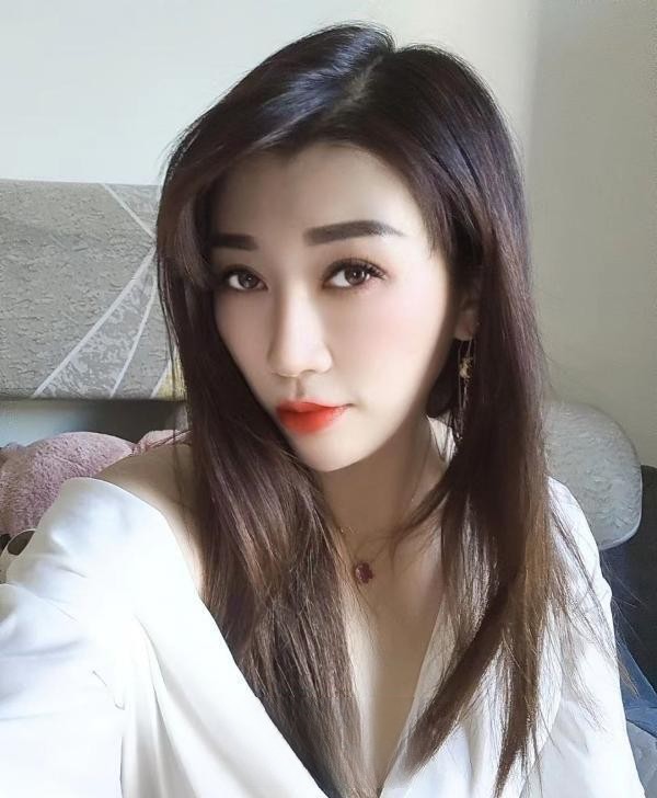 清醇，胸大，叫声大的丝袜美女