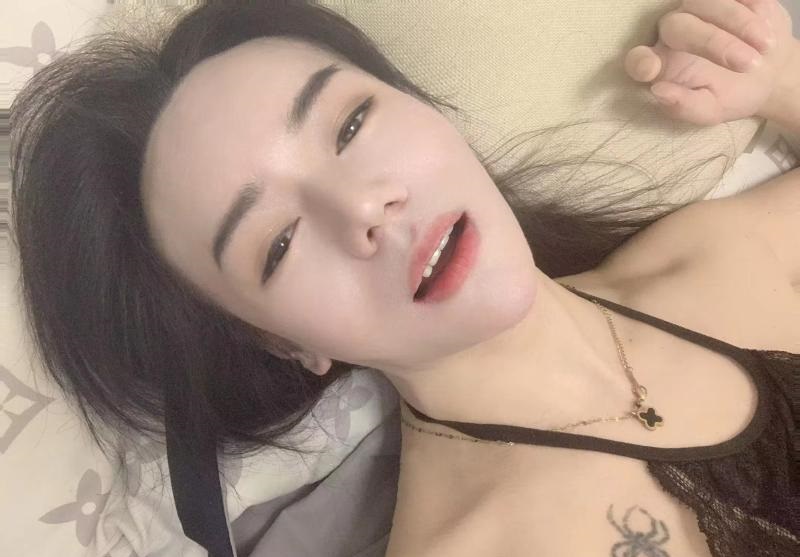 很会玩的90后美女小琳，身材超好，主要是安全。