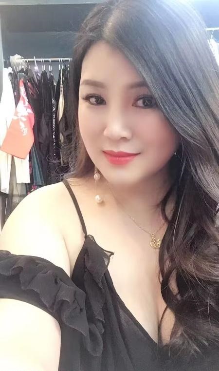 身材不错的如意妹子