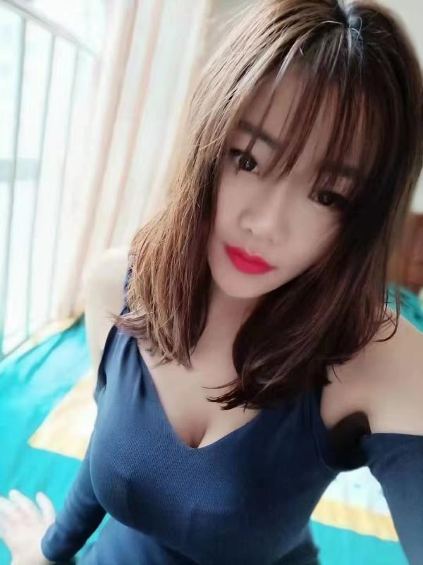 美女美，服务好，胸大腿长。