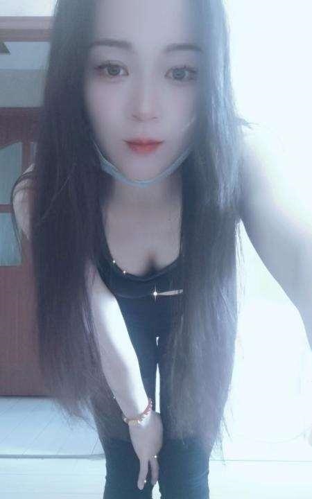 大马夜游黑丝美女