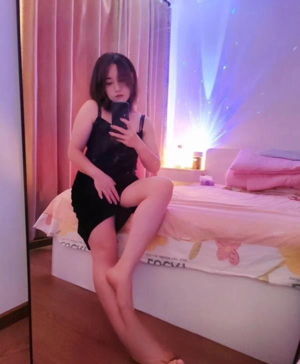 年轻美女态度一般主要就是嫩