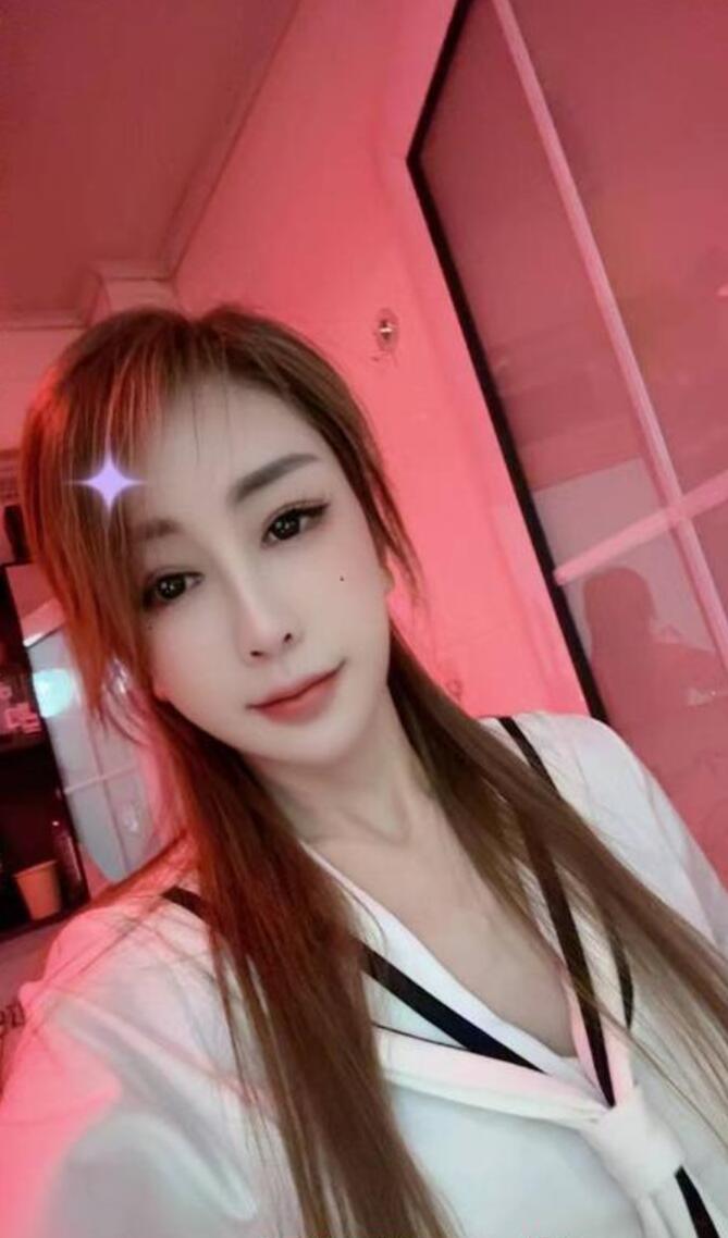 兼职丰满美女?服务技术好，屁股格外性感！