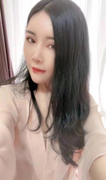 推荐马来西亚19岁精致漂亮嫩妹子露露小姐姐