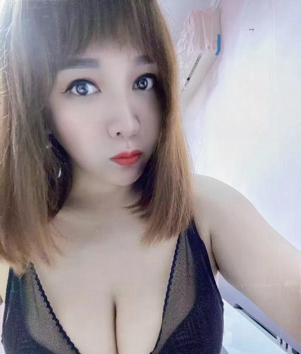 迷人大胸少妇潘金兰2