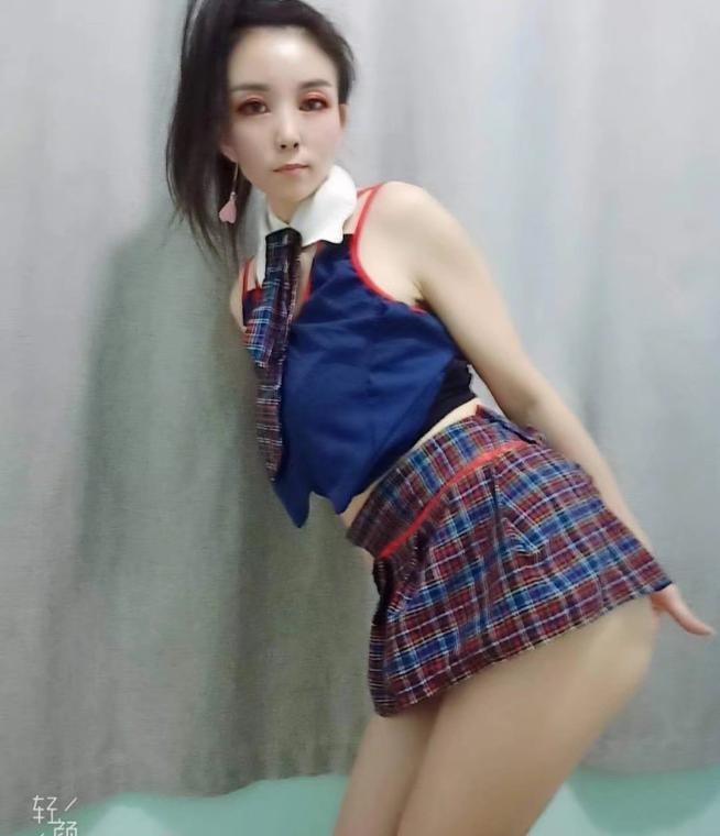 观音桥吃小吃认识的少妇