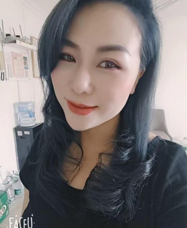 美貌小妮子豪乳推油0