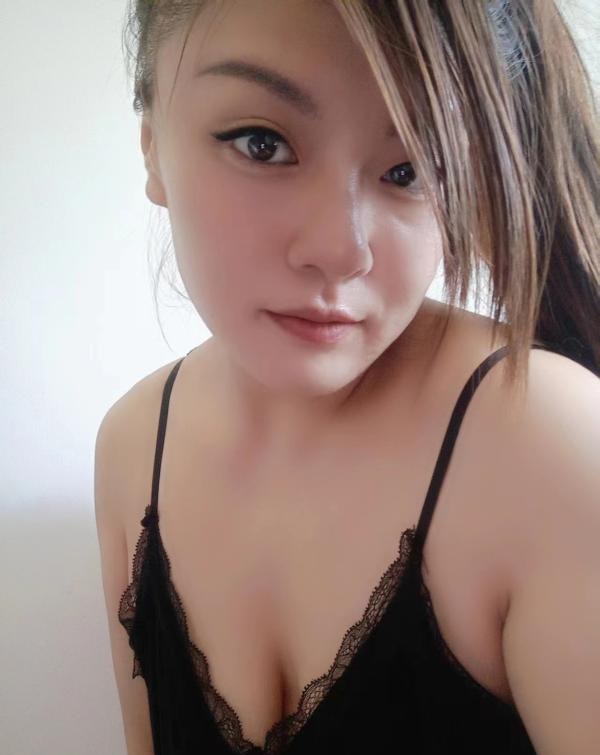 服务超棒的巨乳，长舌妇