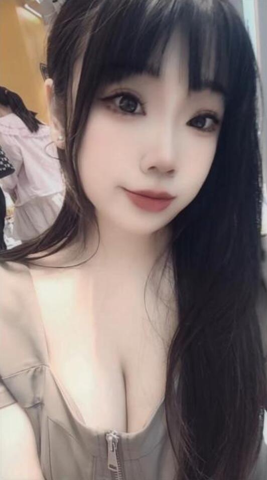 超大G杯豪乳，榕树妹妹