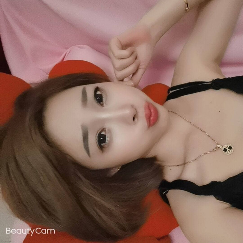 黑丝美女